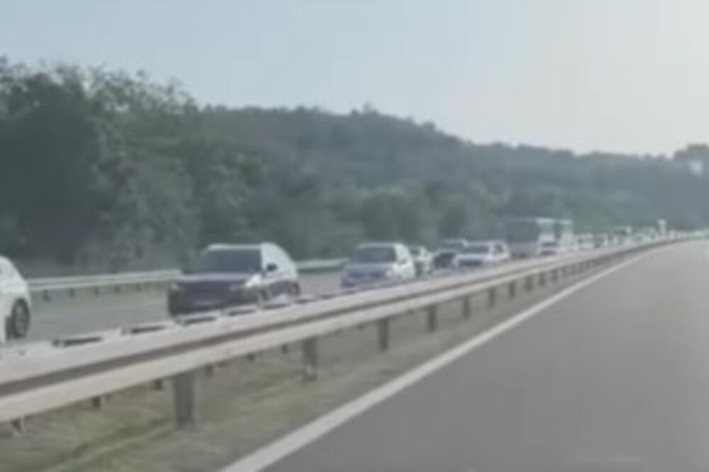 Haos na auto-putu zbog lančanog sudara: Dugačka kolona vozila kod isključenja za Smederevo! (VIDEO)