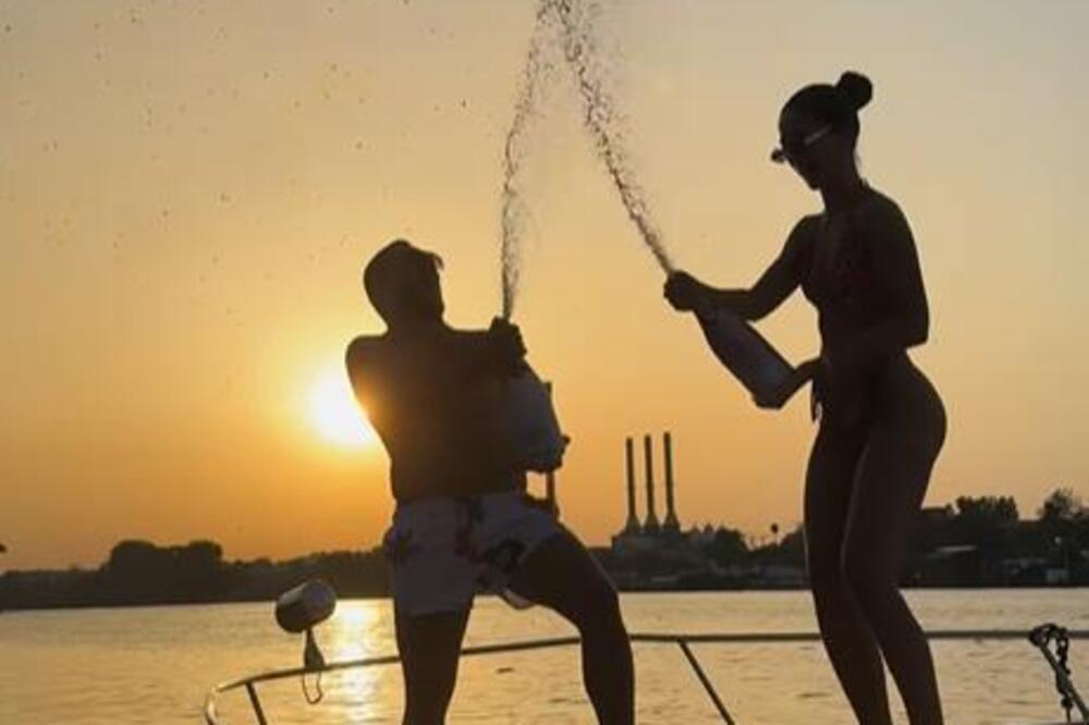 Osvanula prva intimna slika Anđele i Gastoza! Poskidali se, pa krenuli da sve snimaju