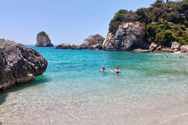 Ovo je cenovnik bolničkog lečenja u Grčkoj: Ako dobijete sunčanicu platićete 500 evra, a tek za virusnu infekciju..