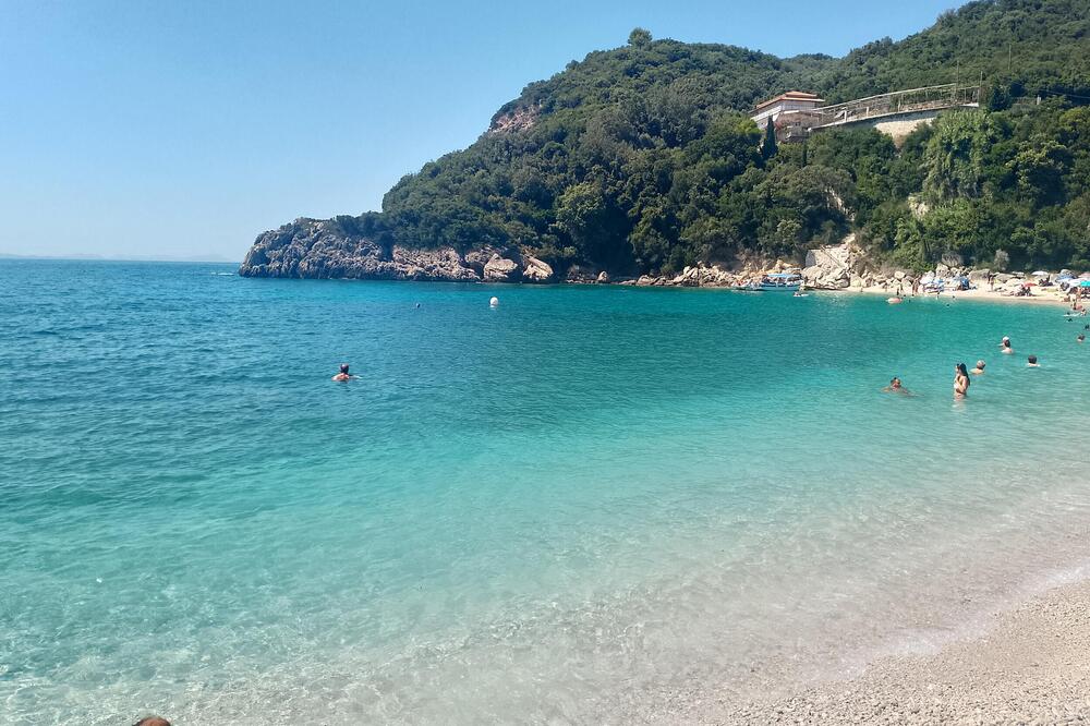 Srbi koji putuju u Grčku dobili važno upozorenje: U blizini ovih letovališta bukte požari, ovo su uputstva!