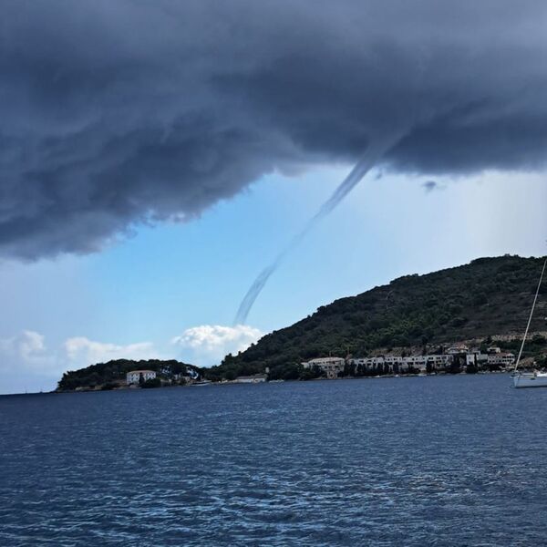 "Nikad nisam video ovakvo nešto": Uznemirujući prizor iznad Jadranskog mora, turisti u šoku