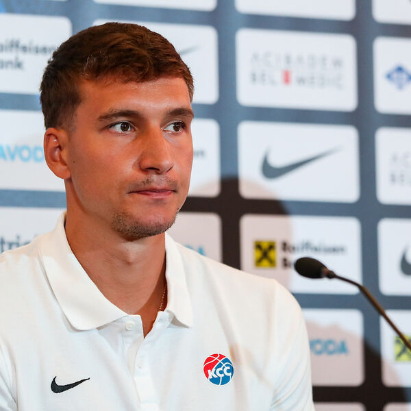 Bogdan Bogdanović ponovo presedeo ceo meč na klupi