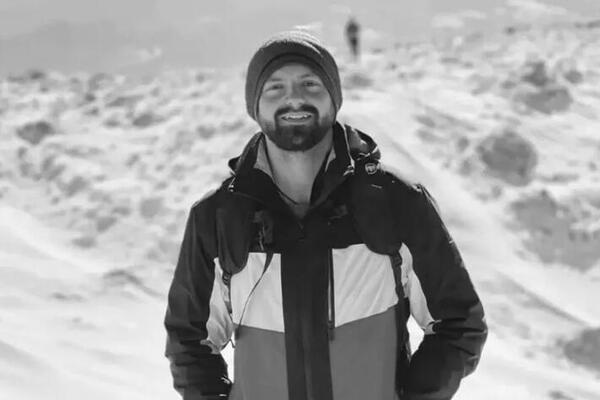 Preminuo Srđan Stojnić!