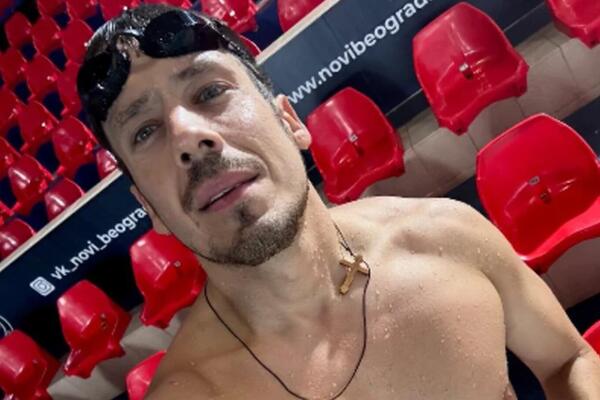 Ženama pale vilice, skinuo se Nikola Rokvić: Ovo je retka prilika da mu vidimo izvajano telo, sve pljušti od mišića