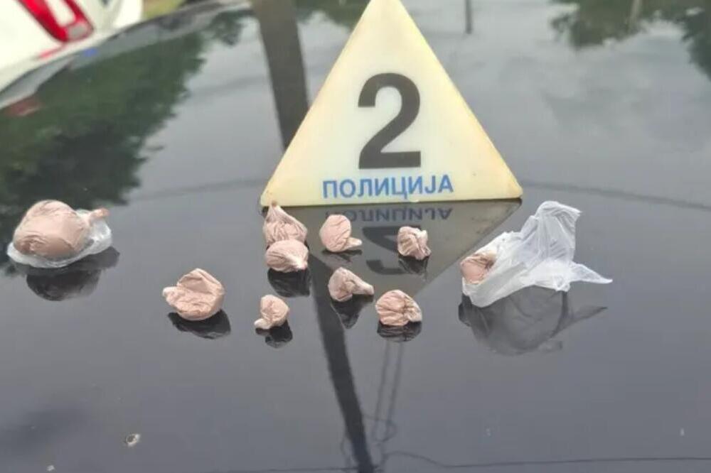 Filmska potera u Obrenovcu završila se hapšenjem: Zakucali se u policijski auto, pali zbog droge! (FOTO)