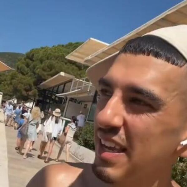 Nije je razumeo ni jednu jedinu reč, ali...Baka iz Budve zamolila Engleza za pomoć - sada ceo Balkan bruji o njemu!