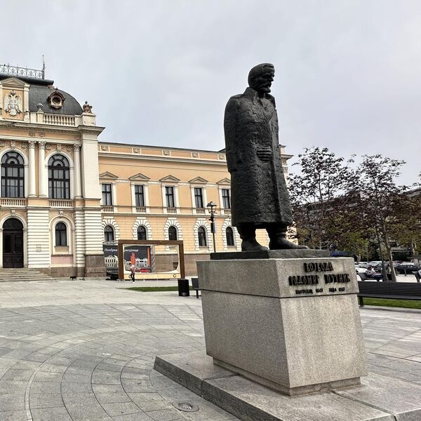 Oskrnavljen spomenik u Kragujevcu!