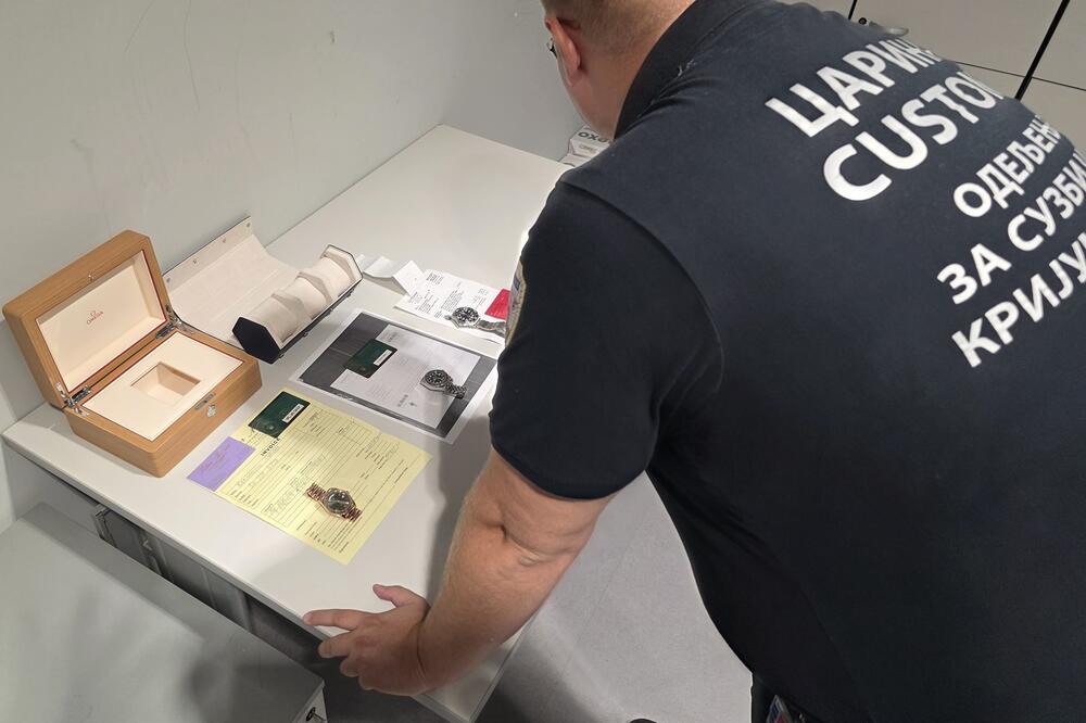 Carinici zaustavili putnika, pa nisu verovali šta vide! Ljudi, pogledajte samo šta je sada ZAPLENJENO! (FOTO)