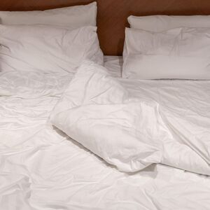 Neprevaziđen jugoslovenski trik koji vraća belinu čaršavima! Izbeljuje i one stare 20 godina - sa 3 sastojka