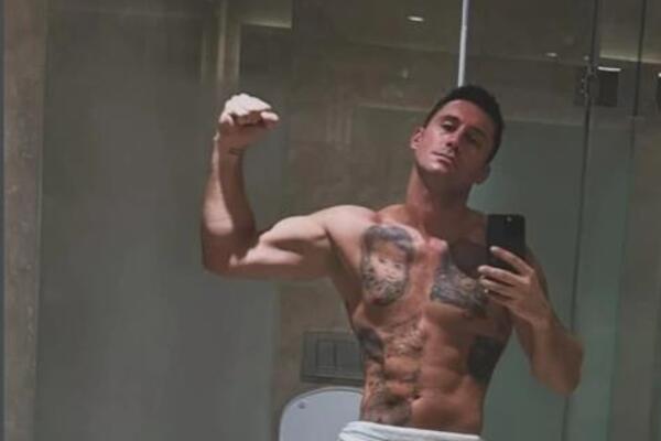 Jovan se slikao u peškiriću! Bivši muž Marije Mikić šokirao fotografijom, nikad smelije izdanje, skroz se opustio!