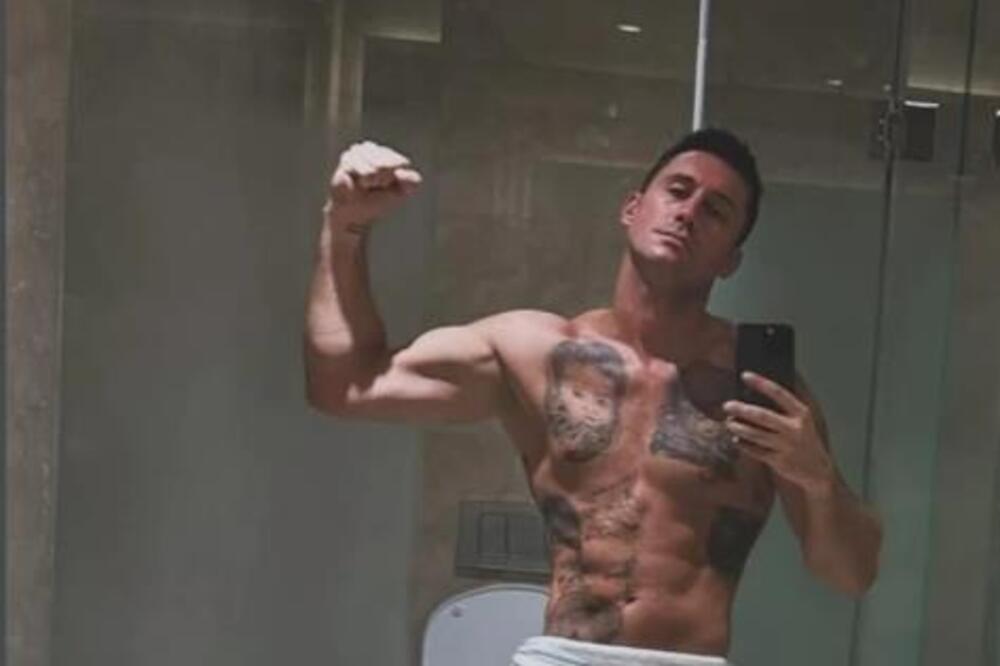 Jovan se slikao u peškiriću! Bivši muž Marije Mikić šokirao fotografijom, nikad smelije izdanje, skroz se opustio!