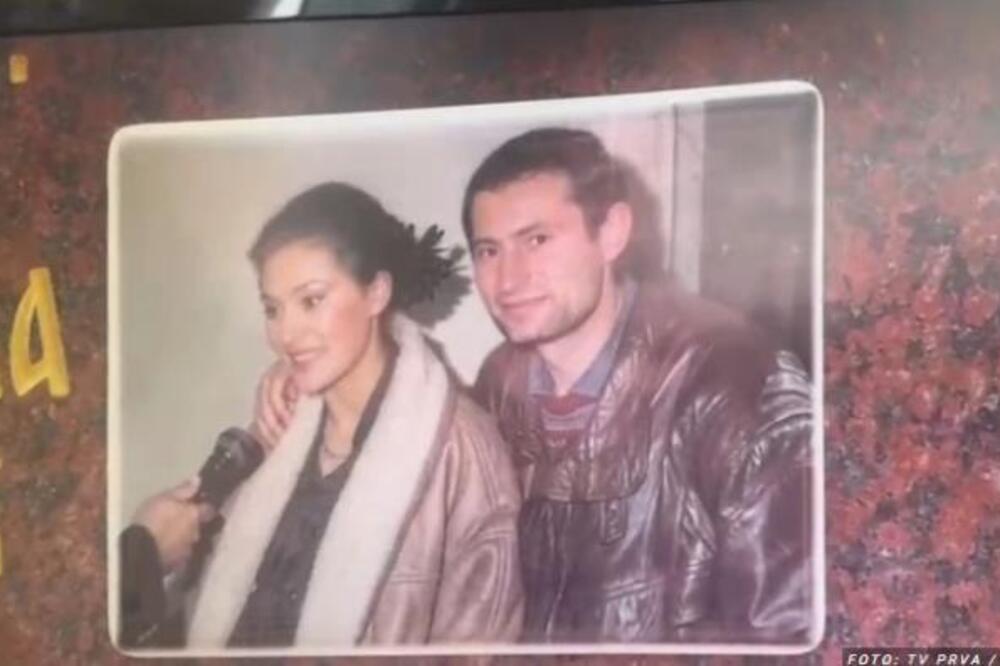 "ARKAN MI SE UMEŠAO U VEZU!" Srpska majka osvanula na NADGROBNOM spomeniku, šok ko stoji iza njega