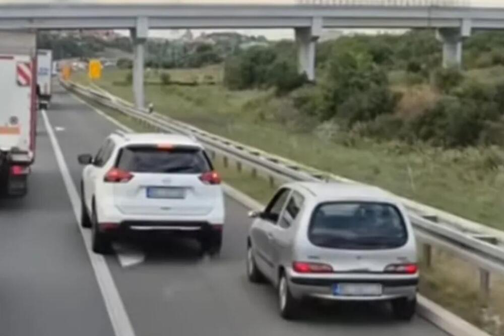 Ovo je čist primer kako se ne treba ponašati u saobraćaju: Gledajte bahaćenje na putu, koliko prekršaja uočavate?!