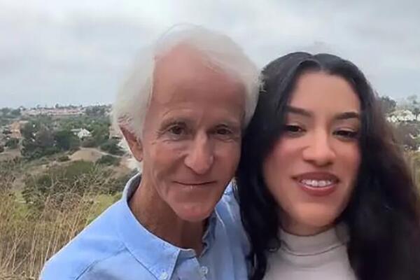 VEZU DIJANE I 51 GODINU STARIJEG MUŠKARCA ZOVU "UZNEMIRUJUĆOM": Zbog snimaka jedni se zgražavaju, a drugi...