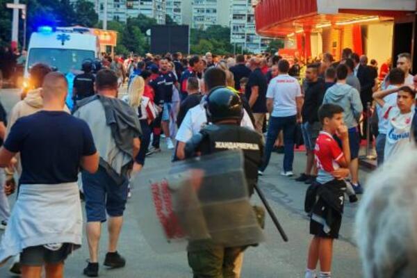 Haos kod Marakane: Žestok sukob navijača Zvezde i policije!