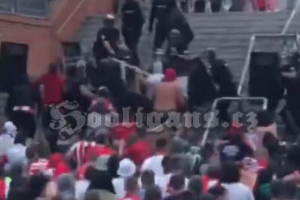 MUP se oglasio o tuči navijača Crvene zvezde i policije (Video)