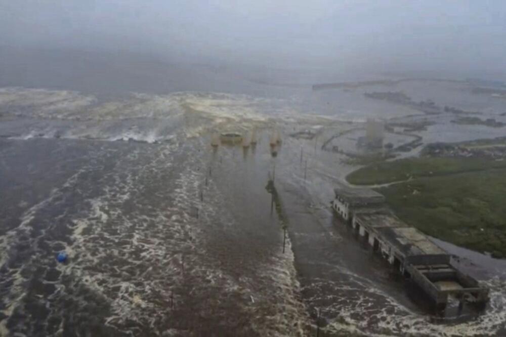 Zastrašujuće scene posle razornog cunamija u ruskom gradu, evo kako sada izgleda: Sve je pod vodom, ima povređenih!