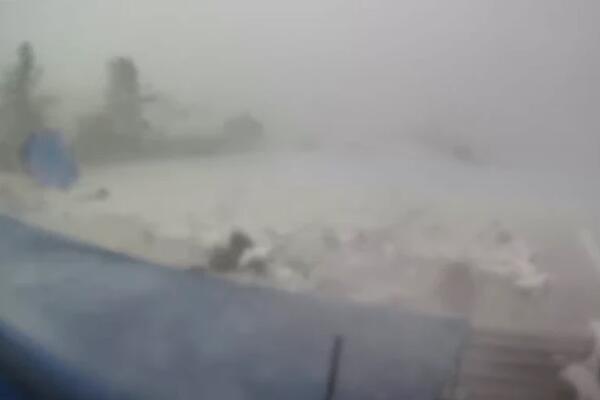 KAO DA JE CUNAMI PROTUTNJAO POŽAREVCEM! Superćelijska oluja sve UNIŠTILA, scene kao da je APOKALIPSA! VIDEO