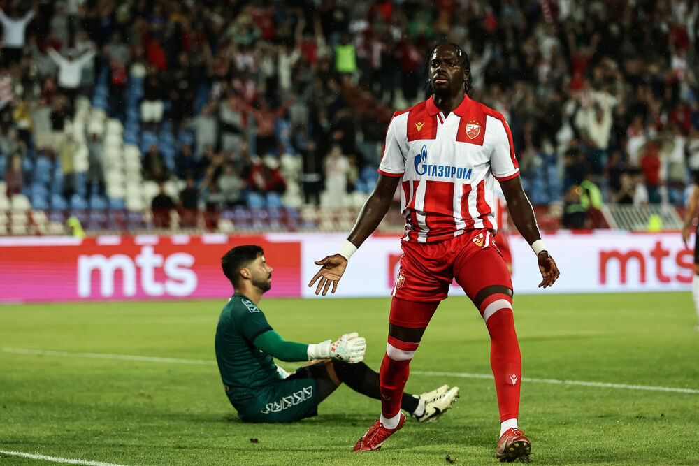 Šerif Endiaje slavi gol na utakmici Crvene zvezde i Linkoln Red Impsa