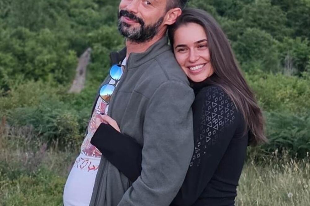 ŽENA MILANA VASIĆA SE KRIJE OD JAVNOSTI, A SAD ISCURILA PRIVATNA FOTKA! Sve su snimali kamerom