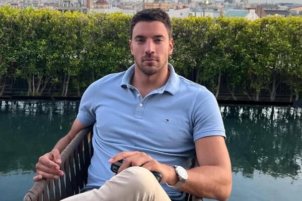 VLADA VUKSANOVIĆ IZGLEDA KAO APOLON U 37. GODINI! Nema nijednu BORU, a sada se skinuo u CG, i ništa nam nije jasno