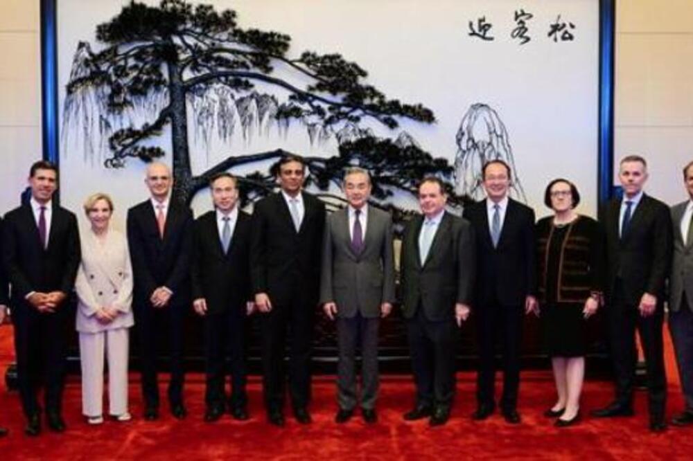 Vang Ji za uspostavljanje više kanala dijaloga Kine i SAD