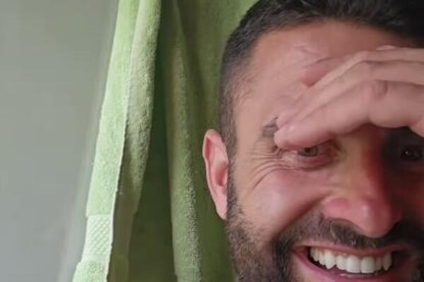Čuo glasne uzdahe sa terase, mislio da snimaju filmove za odrasle! Kad je izašao, zacrveneo od sramote
