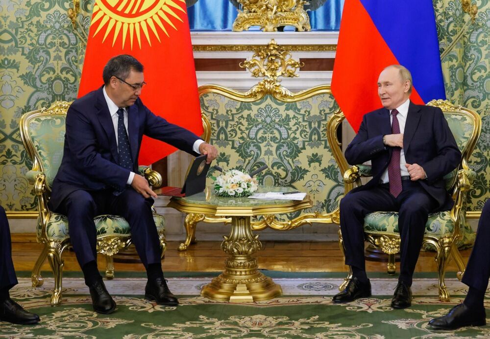 Žaparov je potpisao dekret kojim se uvodi državni monopol nad međunarodnim internet saobraćajem.