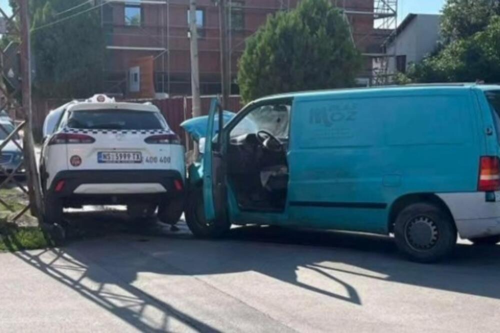 Saobraćajna nesreća u Novom Sadu: Taksista se zakucao u kombi