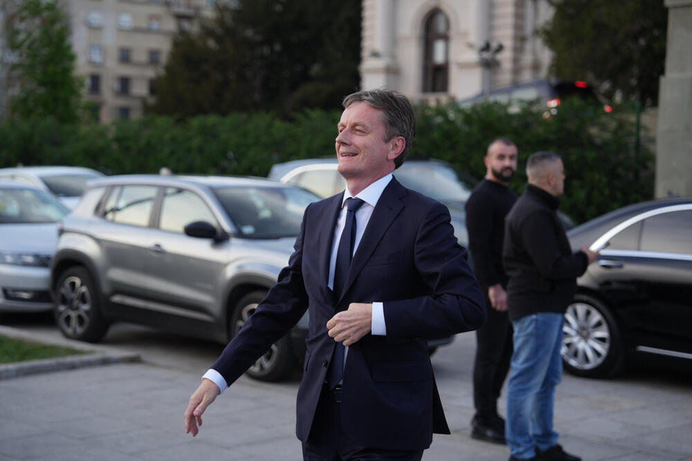 KAD TELO POSTANE STRANAC! Moždani udar kroz oči ministra Glišića - do tančina opisao šta se desilo u UŽIVO EMISIJI