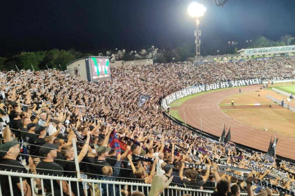Grobari napunili Humsku do poslednjeg mesta! Tresu se tribine Partizanovog stadiona (Video/Foto)