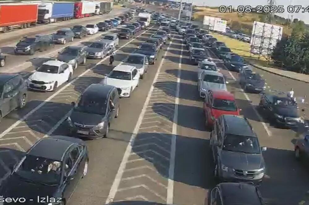 NA EVZONIJU VOZILA ČEKAJU U 6 KOLONA, POČELA SMENA TURISTA! Danas je najkritičniji dan za granične prelaze u Grčkoj