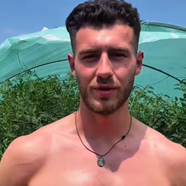 "Kakav li je tek krastavac...": Mladi farmer se skinuo i pokazao kakav paradajz ima, ženama pale vilice! (VIDEO)