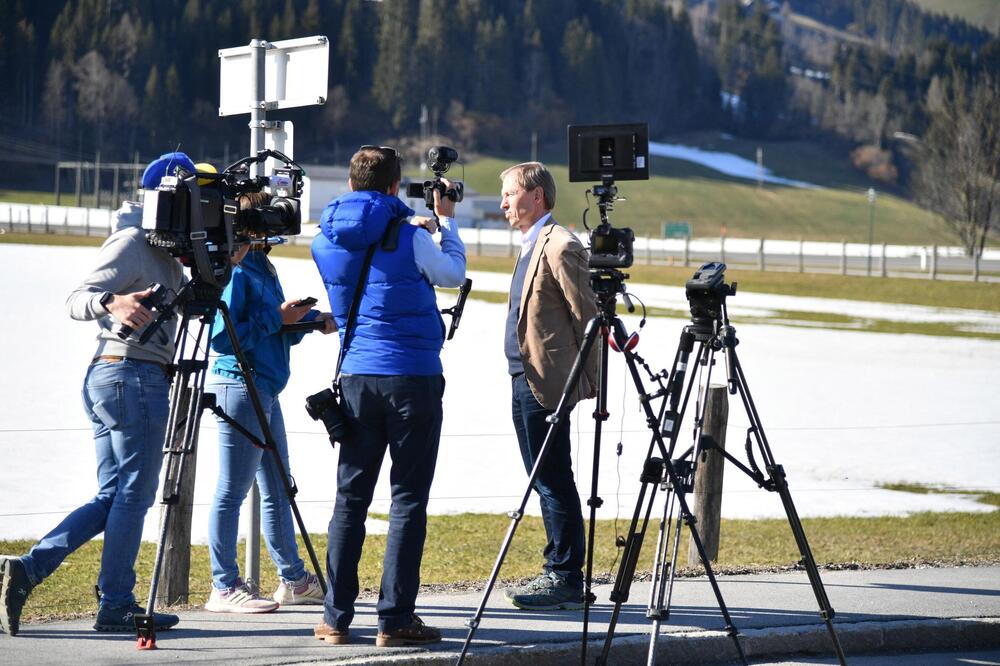 Ovo je ambasador koji je godinama vodio sado-mazohistički blog! Afera ne prestaje da trese EU, nacija na nogama!