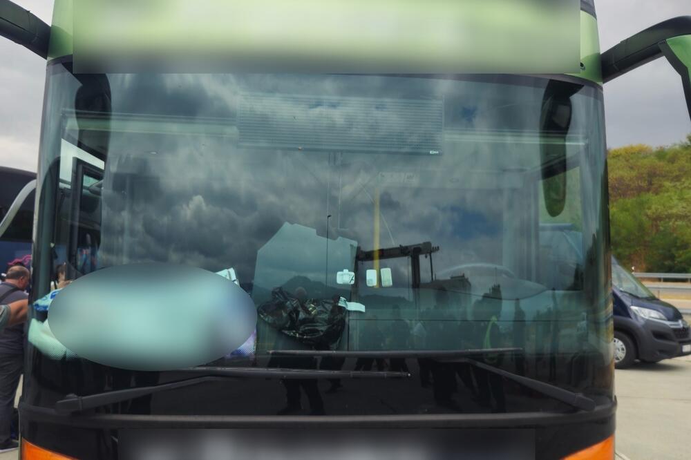 Botoks, freon i koncentrat... Carinici ovakvu zaplenu NE PAMTE! Čim su otvorili AUTOBUS doživeli su ŠOK PRIZOR