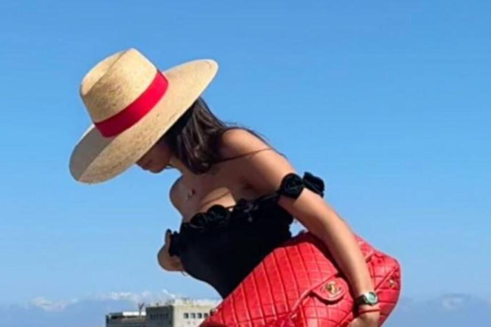 Dok roditelji šokiraju Srbe razvodom, ona mami uzdahe! Nema ko se nije okrenuo kad se skinula, jedva je punoletna!