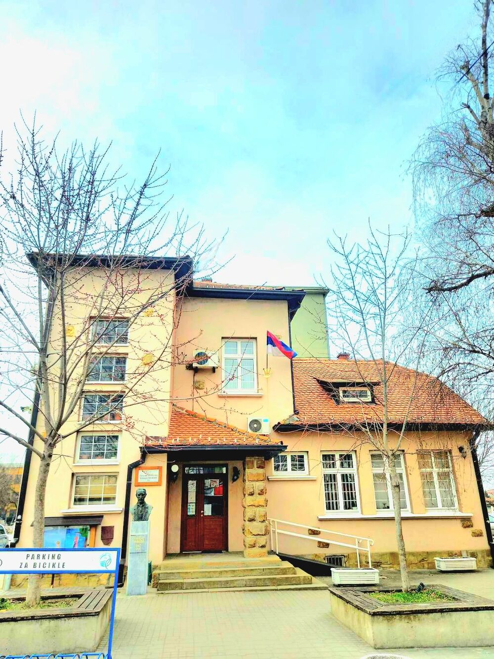 Stara zgrada i puno uspomena