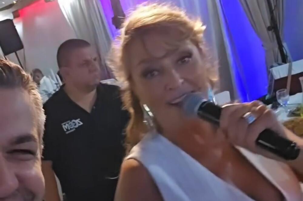 Sneki ne zna šta će s parama: Osvanuo snimak, folkerka napravila haos!