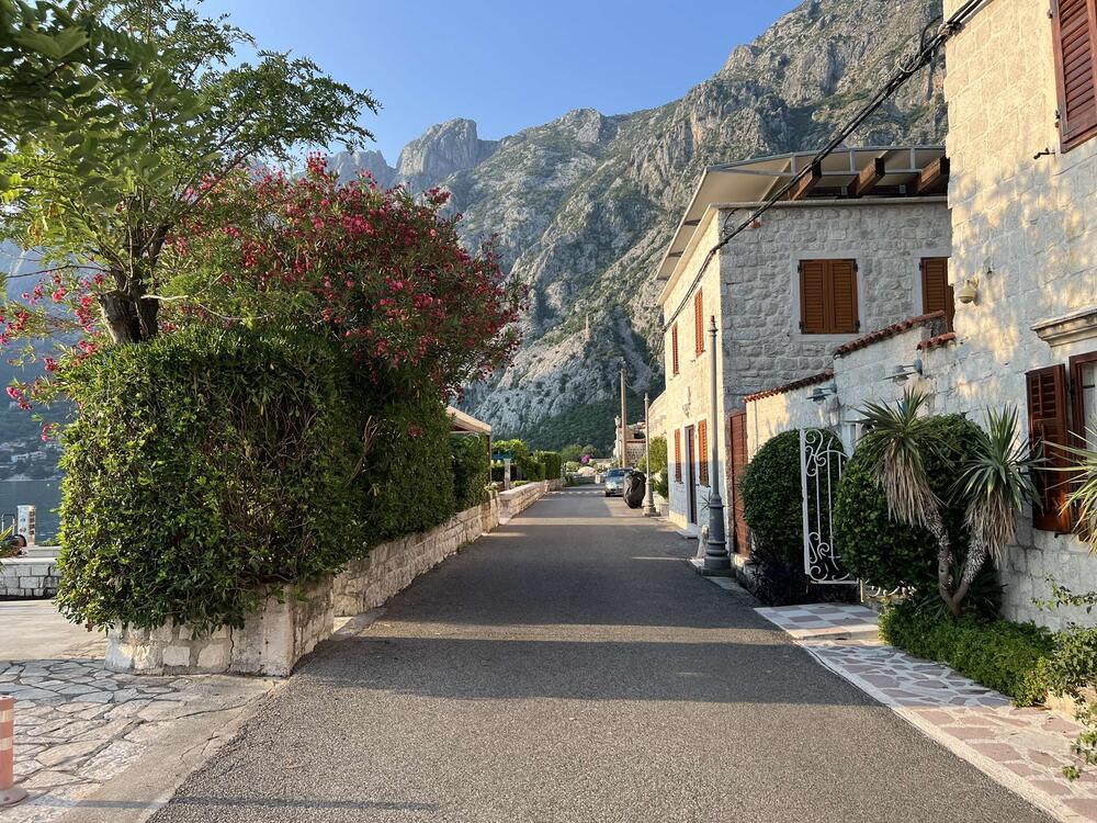 Koliko novca treba za letovanje u Crnoj Gori? Računica je jasna, iznos će vas iznenaditi