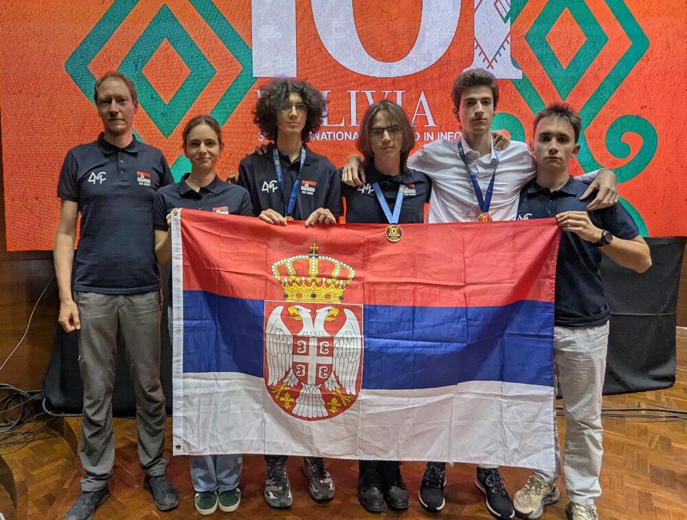 Dijaki Matematične gimnazije osvojili medalje na informatični olimpijadi v Boliviji
