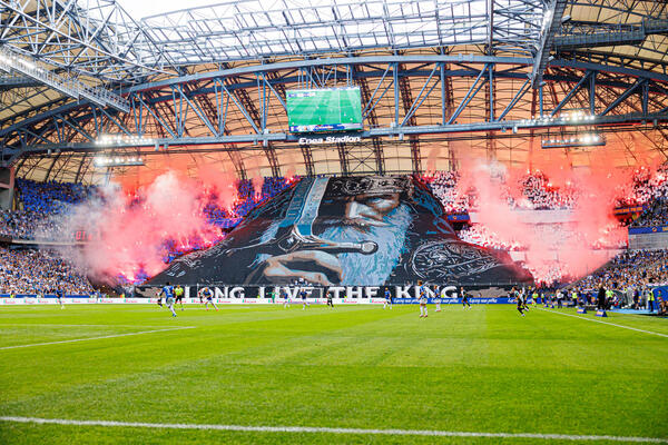 Potpuni haos u Beogradu: Poljski huligani razbijaju grad, policija morala da reaguje! (VIDEO)