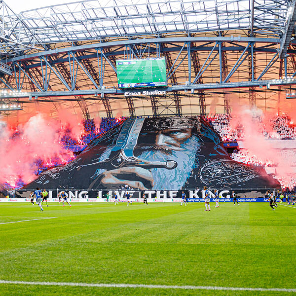 Potpuni haos u Beogradu: Poljski huligani razbijaju grad, policija morala da reaguje! (VIDEO)