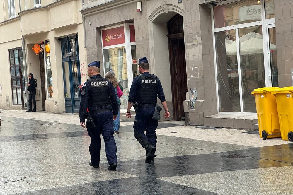 Zabava mogla pilota da košta života: Dečak (9) uperio laser ka avionu, umelo nije oslepeo! (VIDEO)