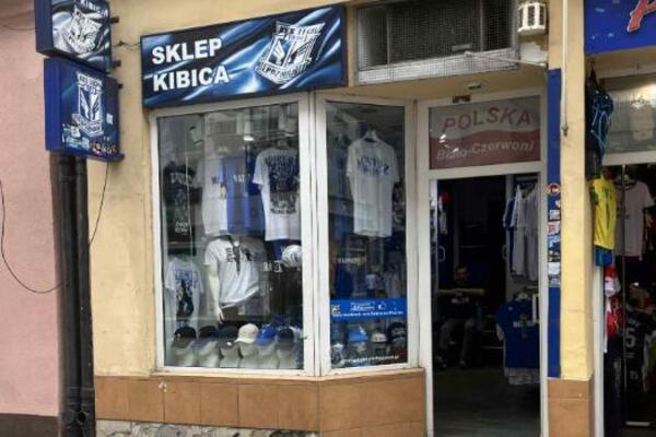 ESPRESO U POZNANJU! Ovo su cene u Lehovom šopu - šampionska majica 19 evra, a zvaničan dres... (Foto galerija)