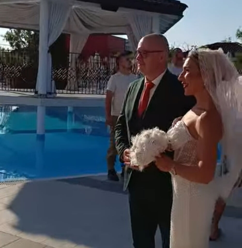  Jeremićeva je uspela da zadrži osmeh i stane ponosno pred sve prisutne.