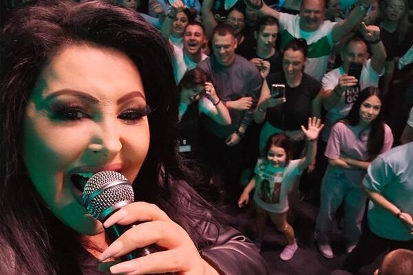 LETO ZA PAMĆENJE: Dragana Mirković oborila sopstveni rekord – preko pola miliona ljudi slušalo je uživo