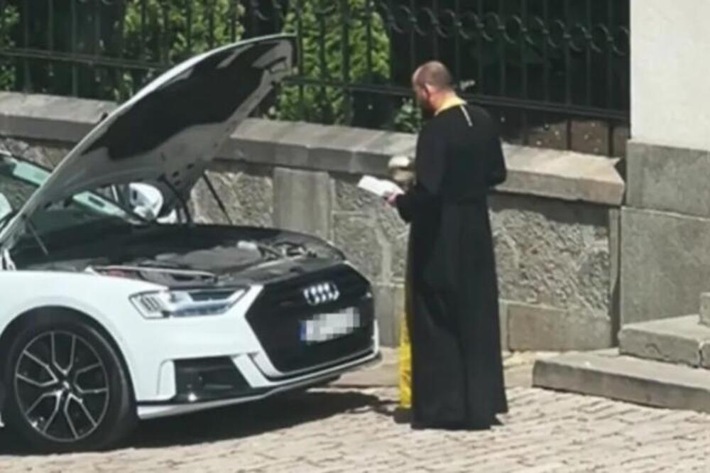 Sveštenik izašao iz crkve, pa prišao Audiju sa otvorenim molitvenikom... Nećete verovati šta je usledilo! (VIDEO)