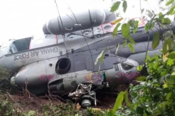 Tragedija u Gani: Srušio se helikopter, poginulo osam osoba, među njima dva ministra! (FOTO)