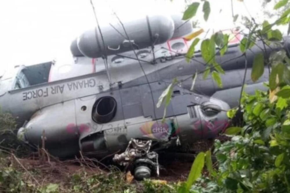 Tragedija u Gani: Srušio se helikopter, poginulo osam osoba, među njima dva ministra! (FOTO)