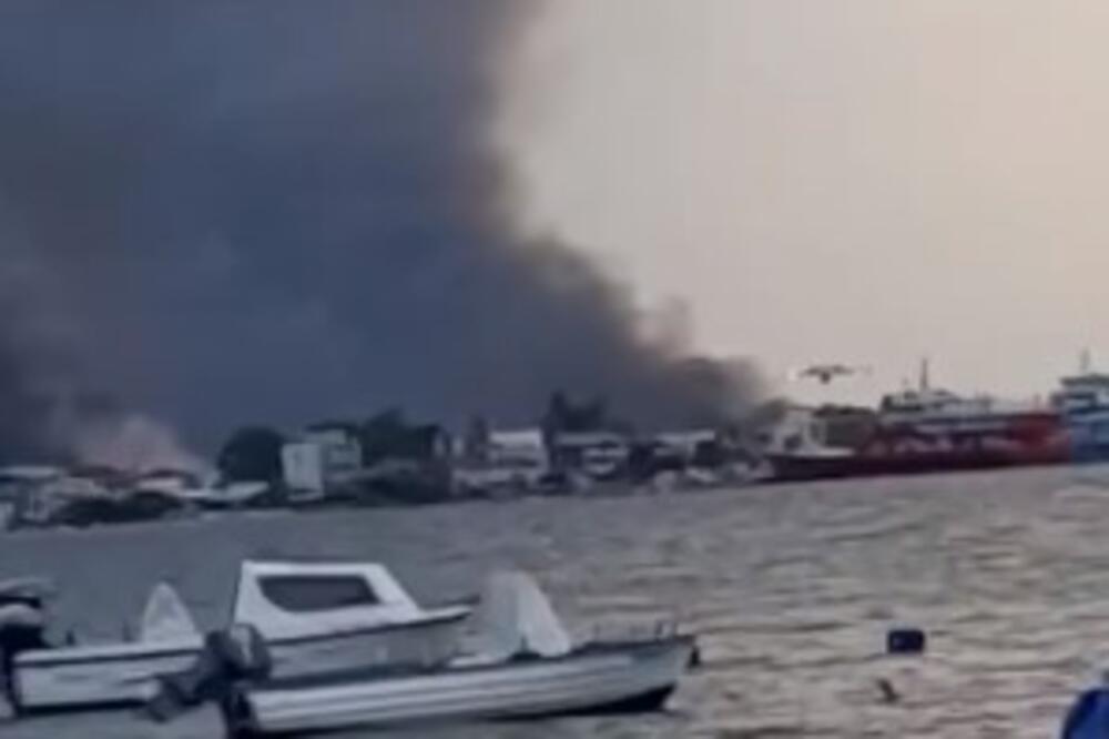 Veliki požari na Tasosu: Grom zapalio šume, vatra preti naseljima, turisti u panici! (VIDEO)